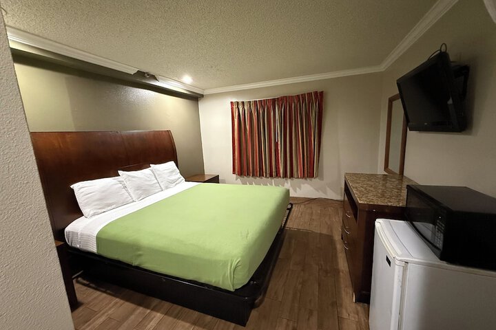 Room 14 of 30