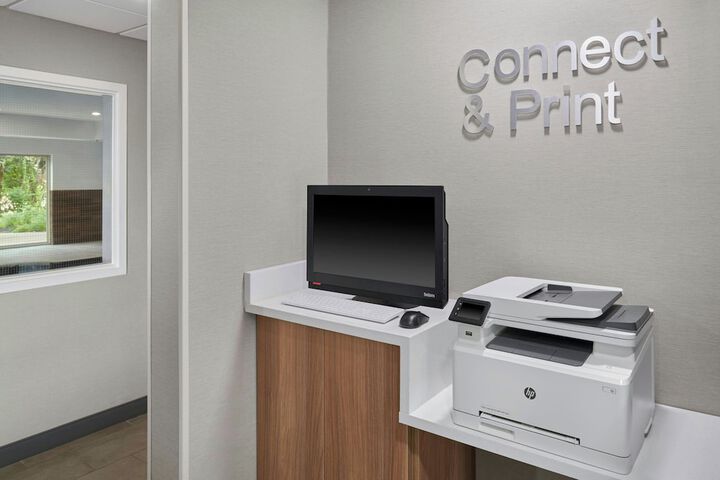 Business Center 34 of 36