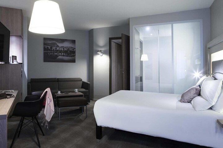 Room 6 of 61