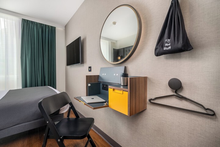Room 13 of 45