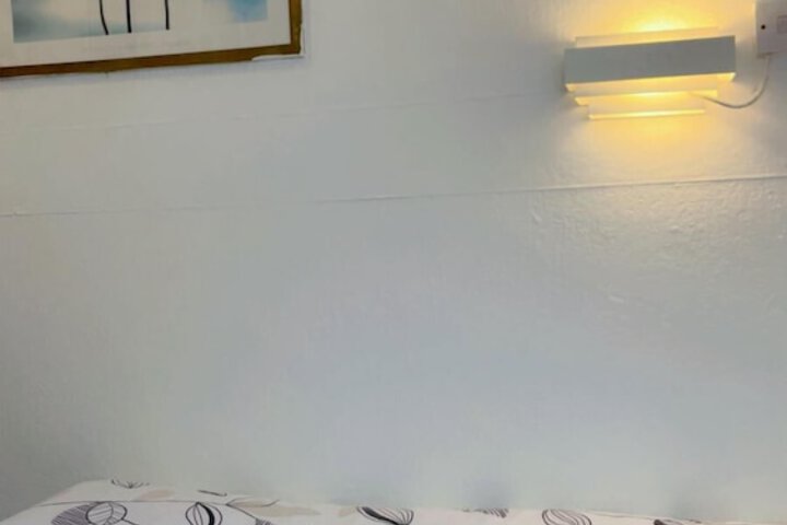 Room 21 of 143