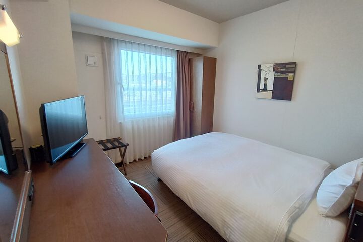 Room 12 of 28