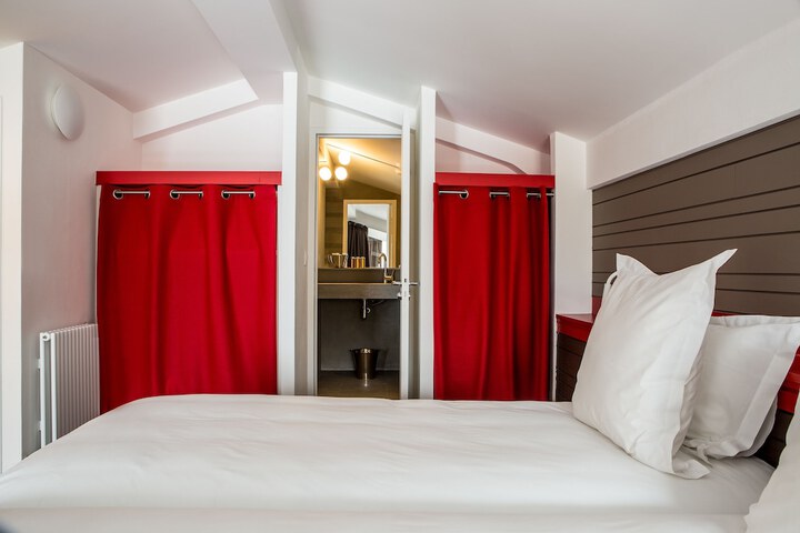 Room 6 of 53