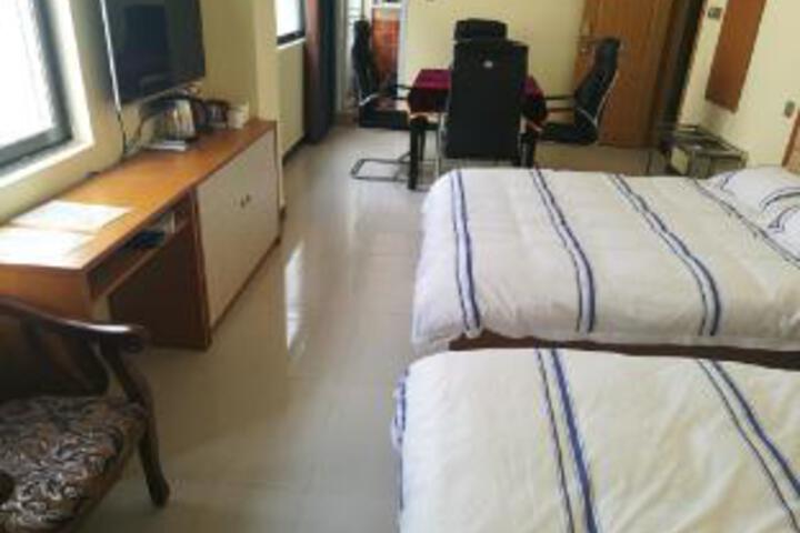 Room 10 of 11