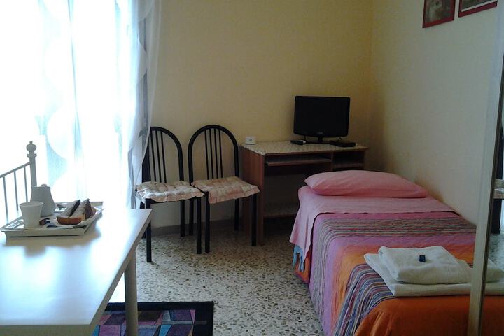 Room 4 of 37
