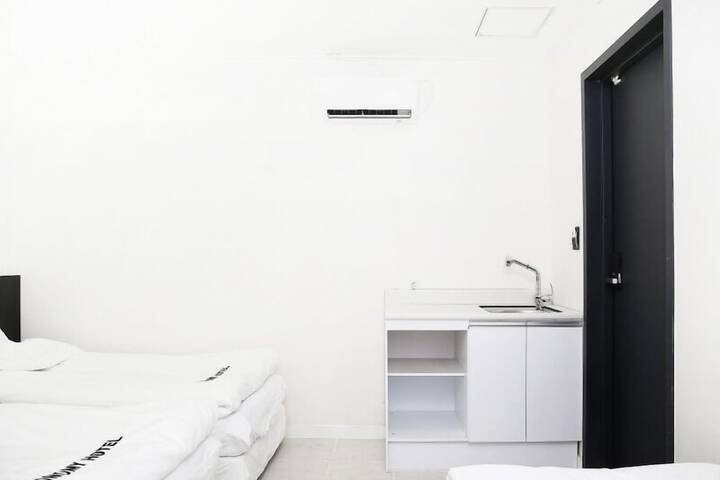 Room 15 of 47