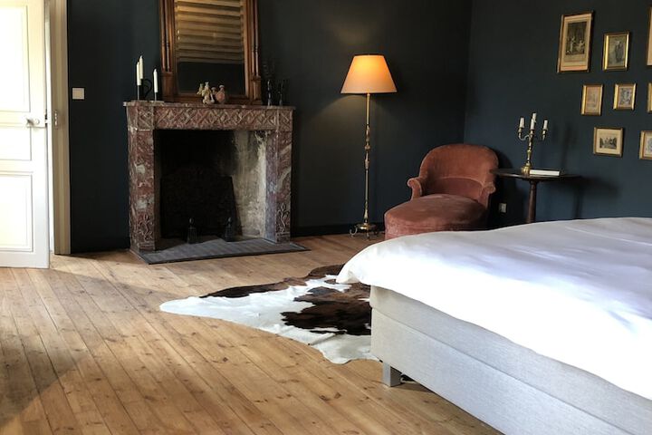 Room 4 of 144