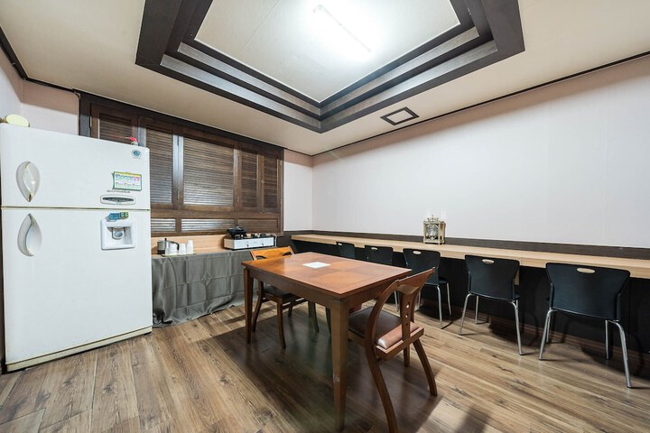 Room 19 of 34