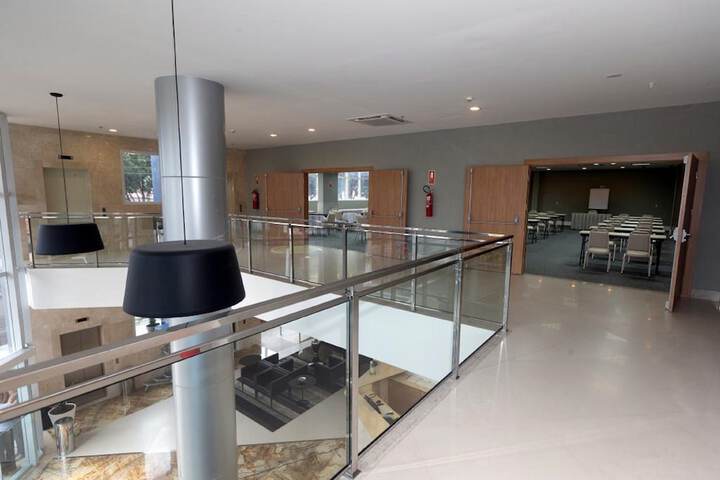 Ballroom/Hall 10 of 14
