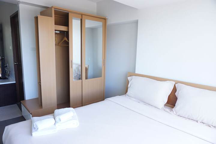 Room 9 of 32
