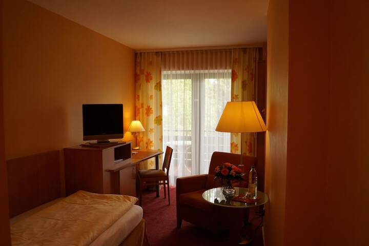 Room 7 of 27