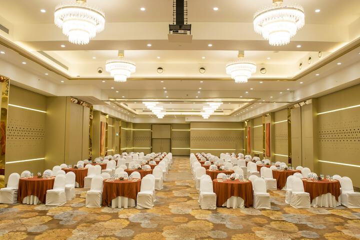 Ballroom/Hall 102 of 136