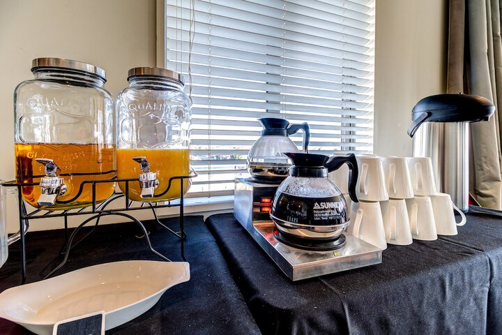Breakfast/Coffee Service 27 of 40