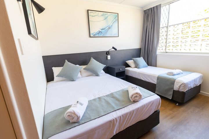 Room 6 of 34
