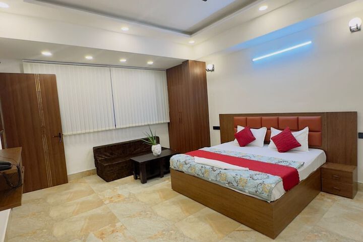 Room 7 of 11