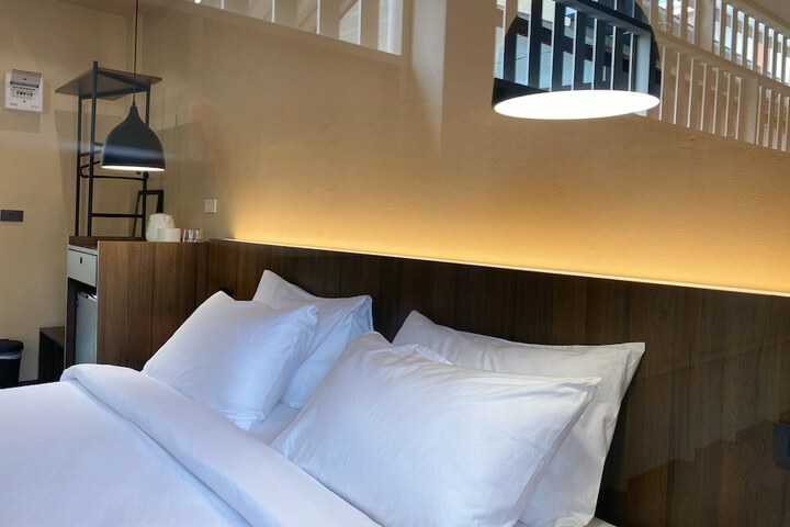 Room 10 of 94