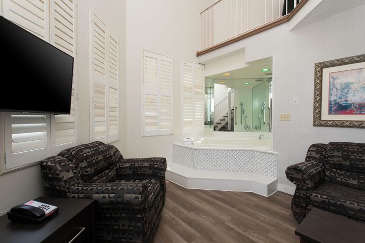 Standard Queen Bed Accessible (13 of 15)