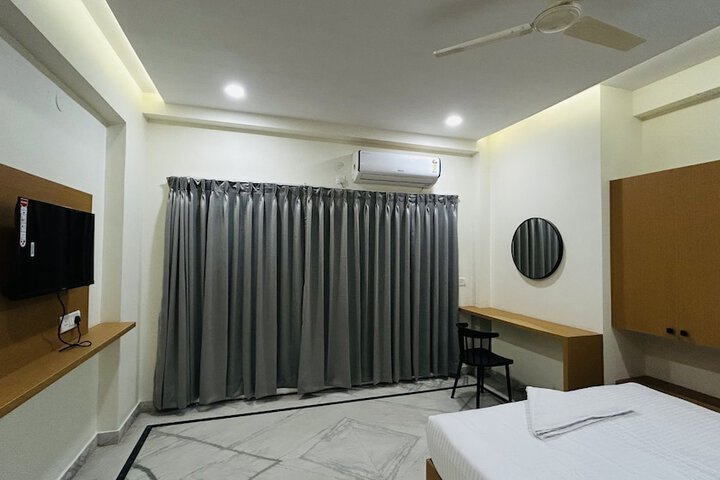 Room 6 of 31