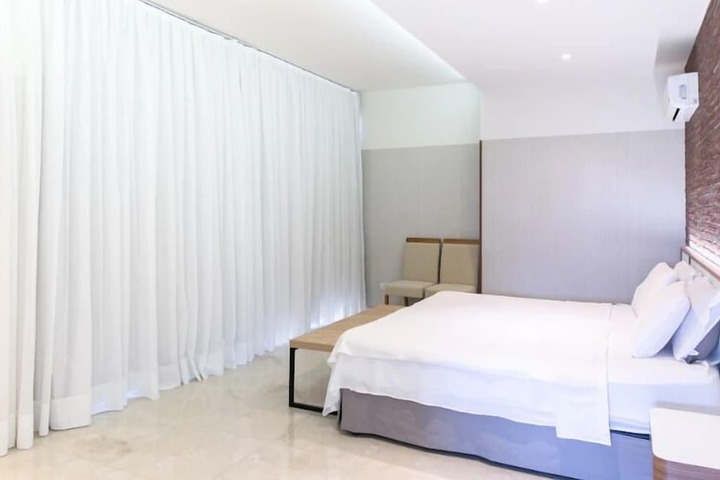 Room 16 of 83
