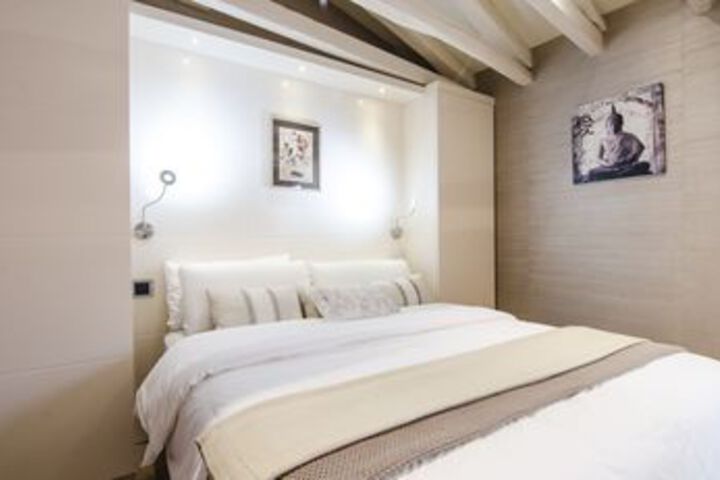 Room 13 of 27