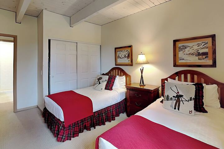Room 202 of 893
