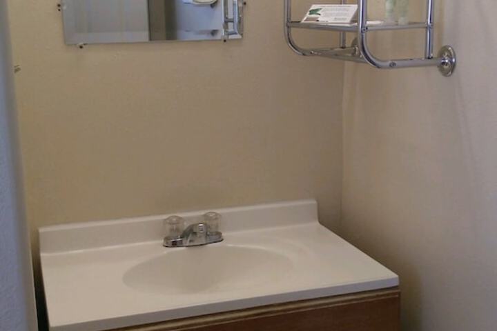 Bathroom sink