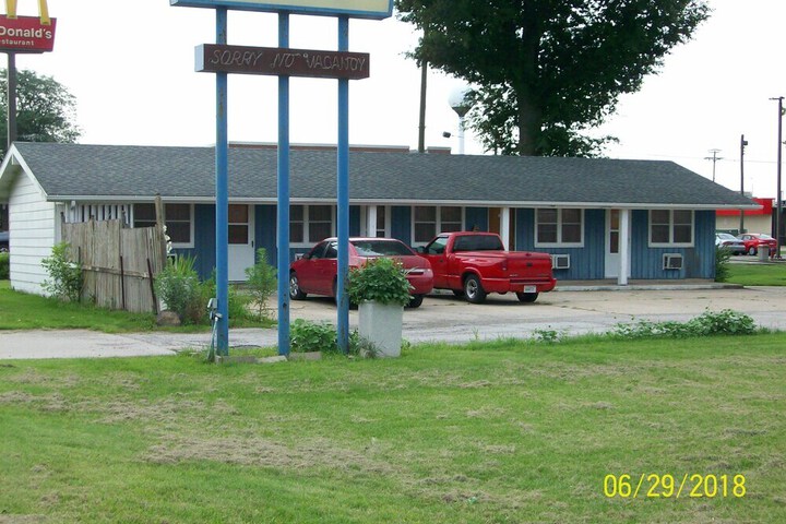 Photo of GIBSON CITY INN