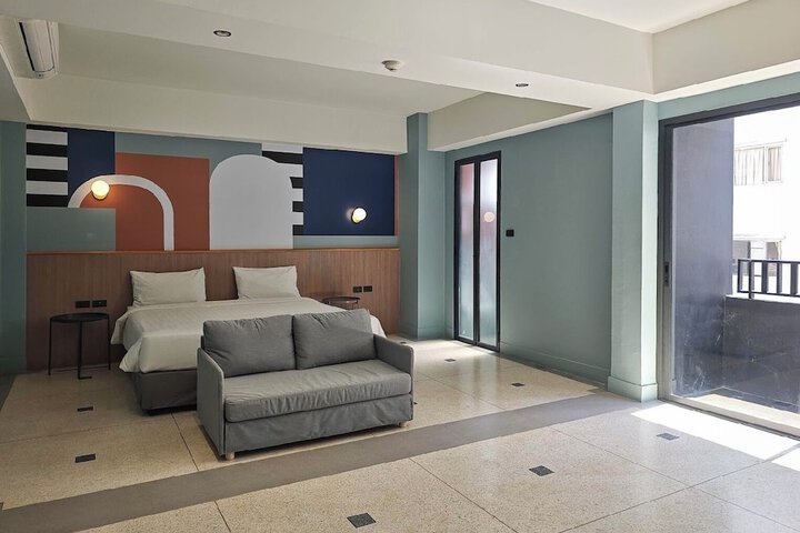 Room 4 of 16