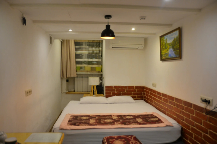 Room 11 of 14
