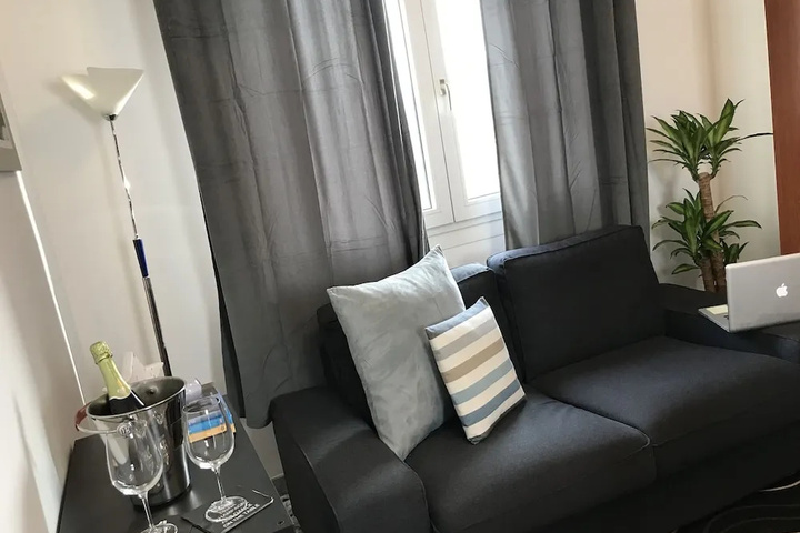 Room 4 of 17