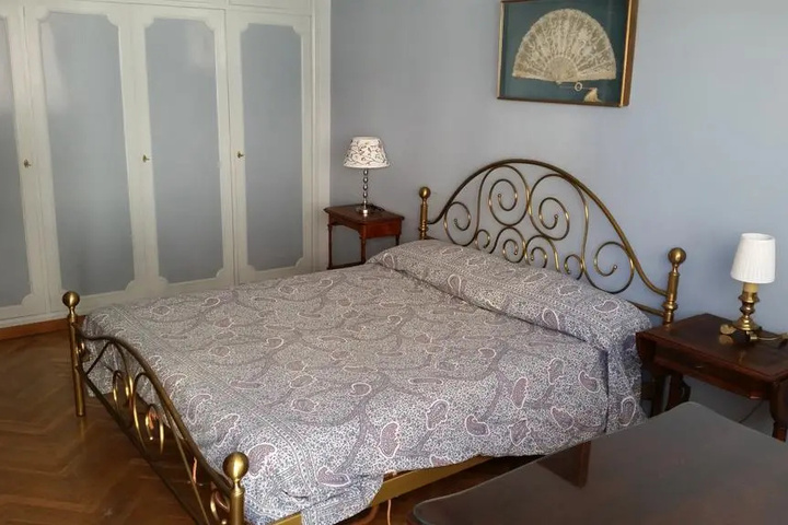 Room 5 of 11