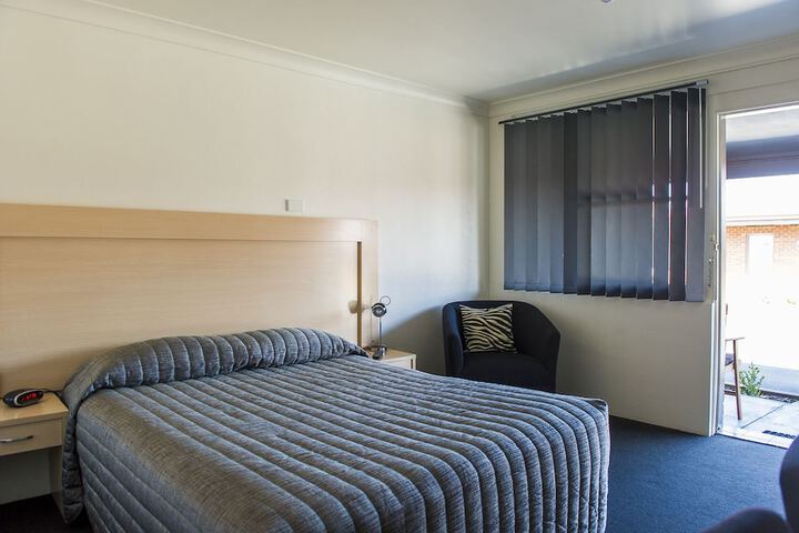 Room 9 of 37
