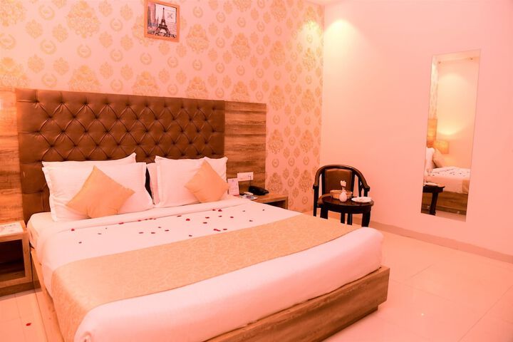 Room 14 of 40