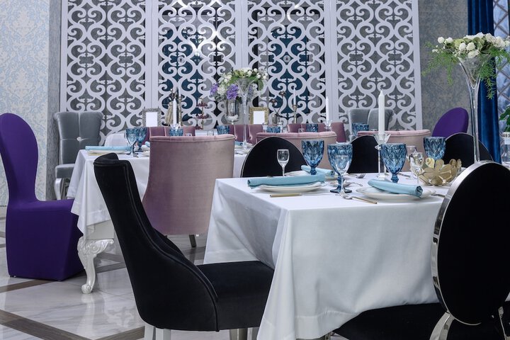 Dining 52 of 64