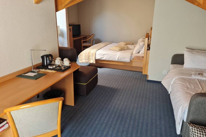 Room 27 of 88