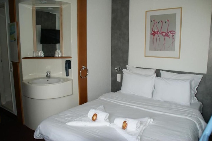 Room 12 of 38