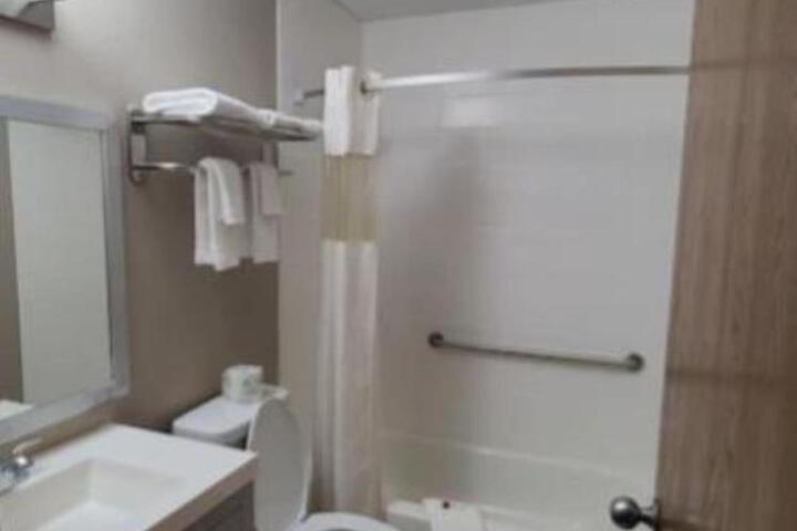 2 Double Beds (5 of 5)