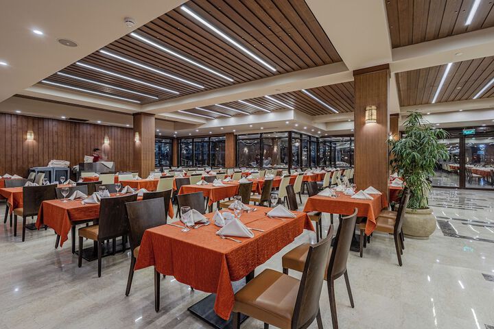Dining 77 of 98