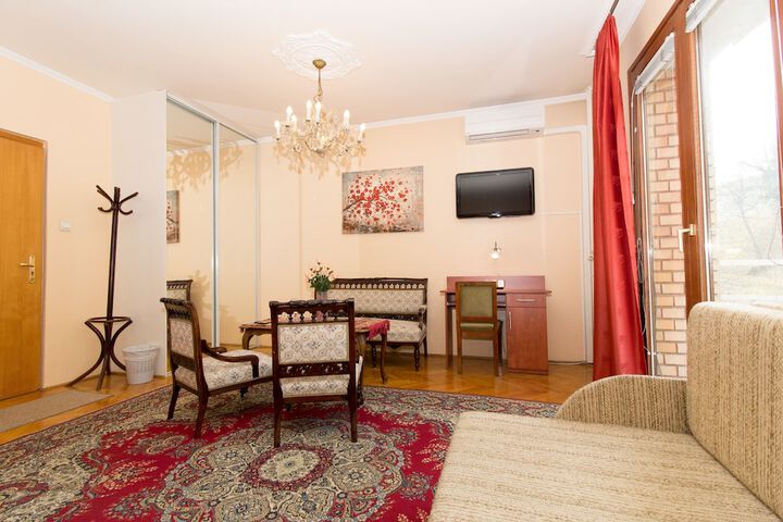Room 3 of 34