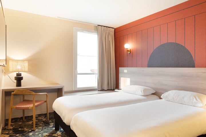 Room 10 of 48