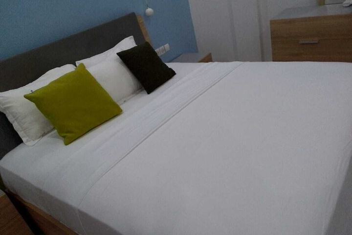 Room 3 of 6