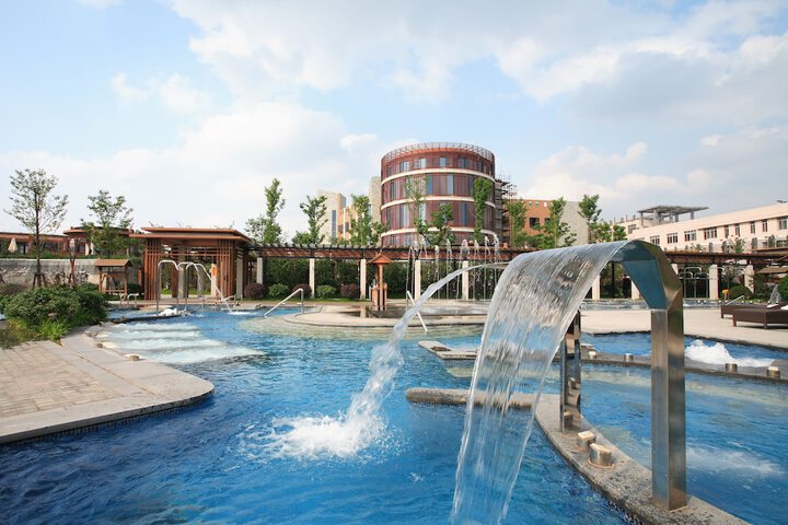 Phoenix Hotspring Resort in Suzhou