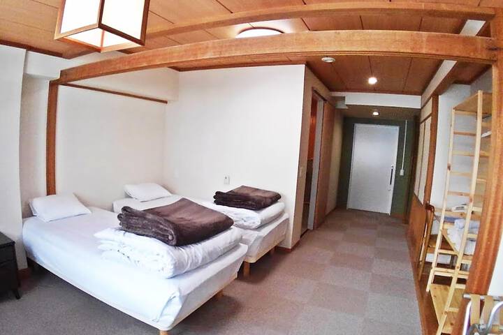 Room 25 of 107