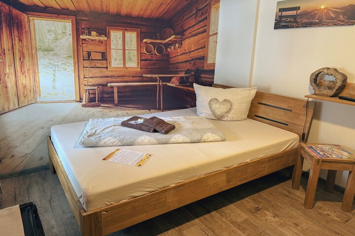 Room 7 of 18