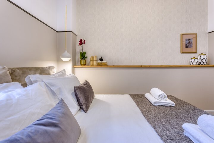 Room 51 of 221