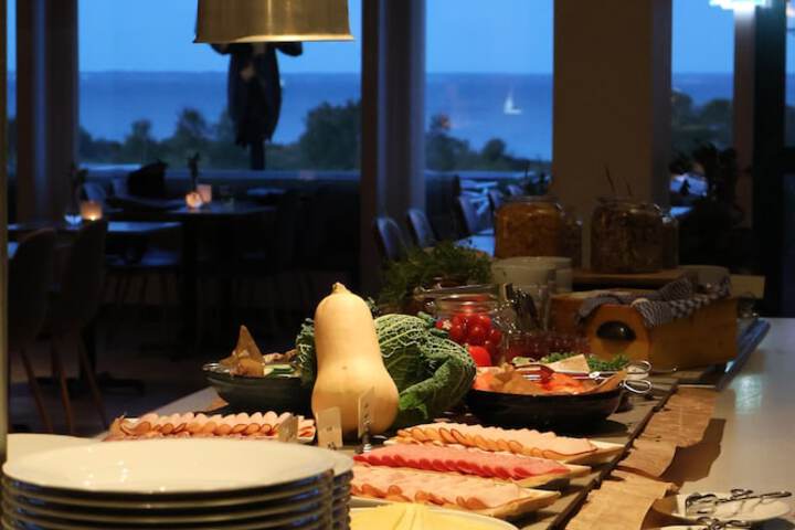 Dining 37 of 57