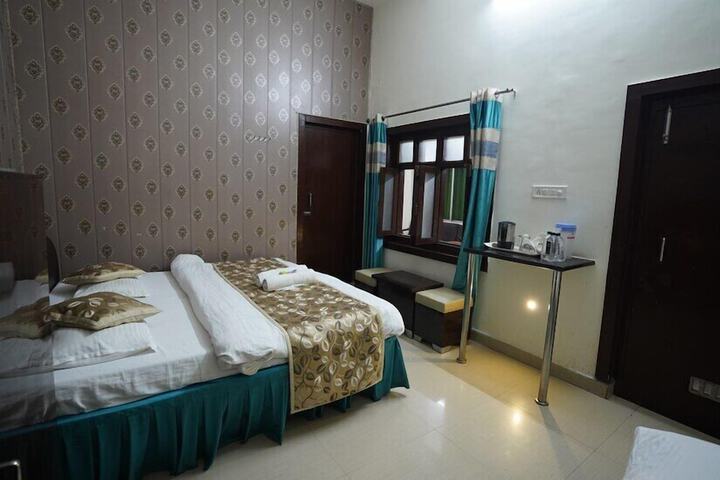 Room 3 of 27