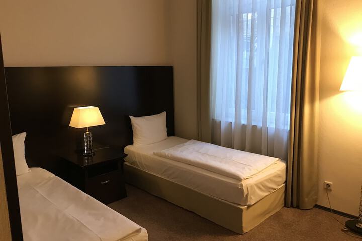 Room 10 of 40