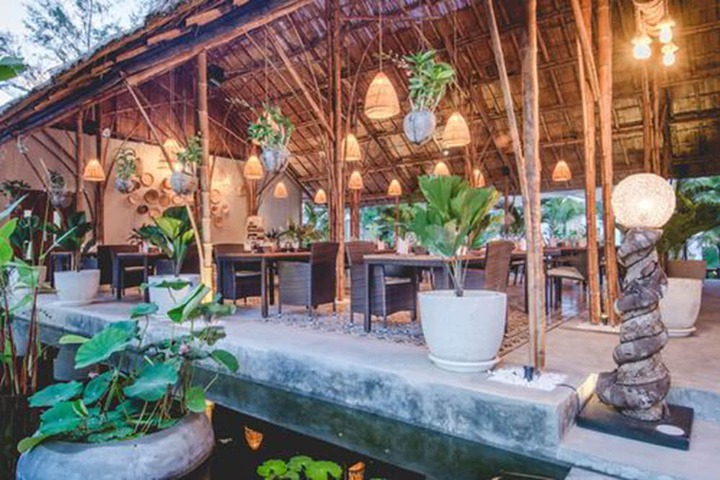 Dining Photos