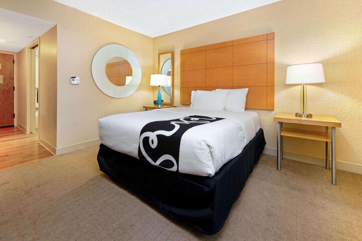 Queen Bed Accessible (1 of 4)